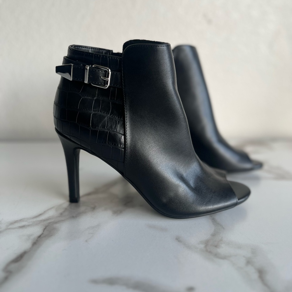 NWOT Women’s Unisa Peep Toe Elegant Black Ankle Boots with stiletto heel